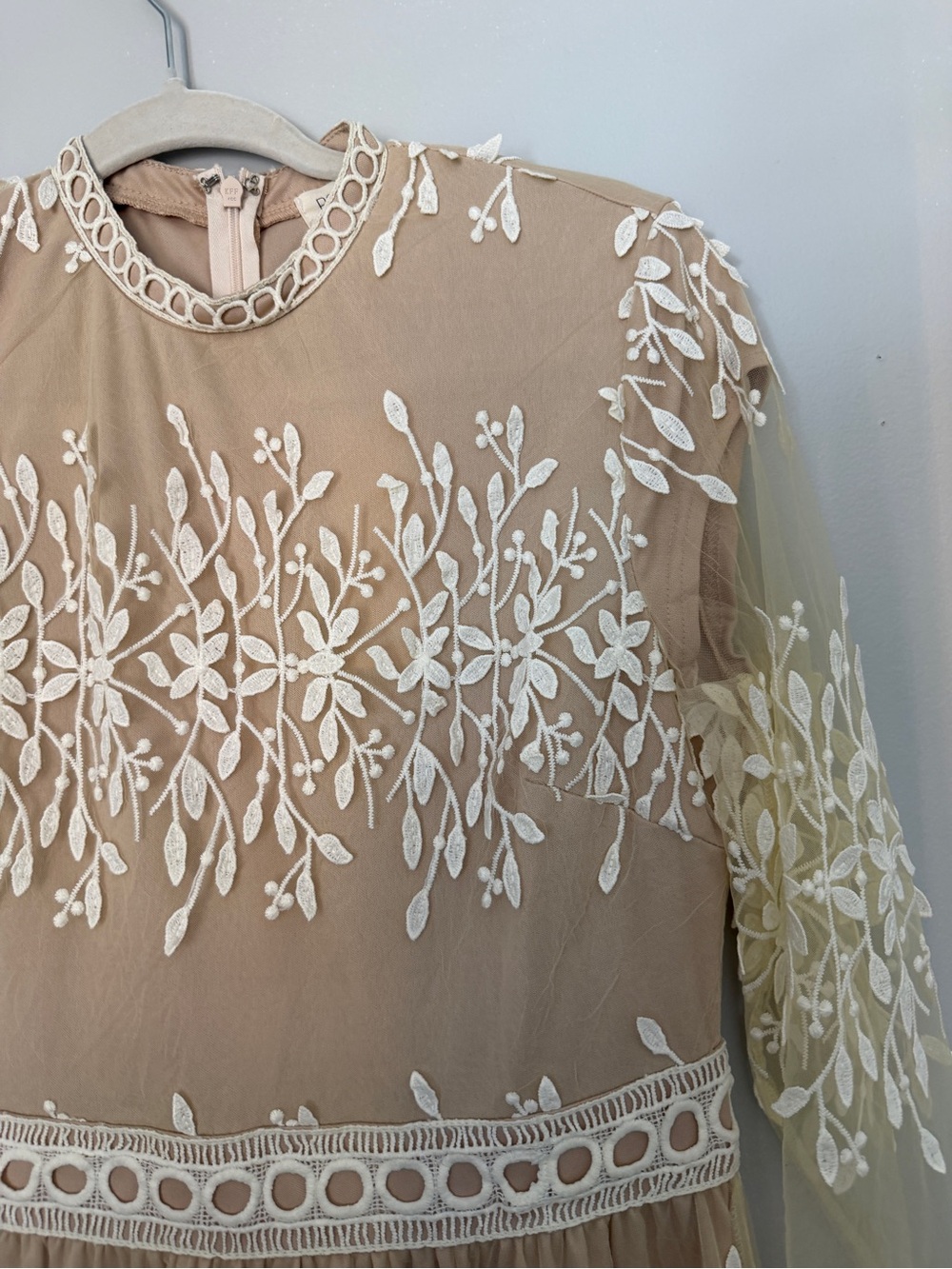 Roolee Embroidered Ivory Lace Overlay Dress Size M - Picture 4 of 8
